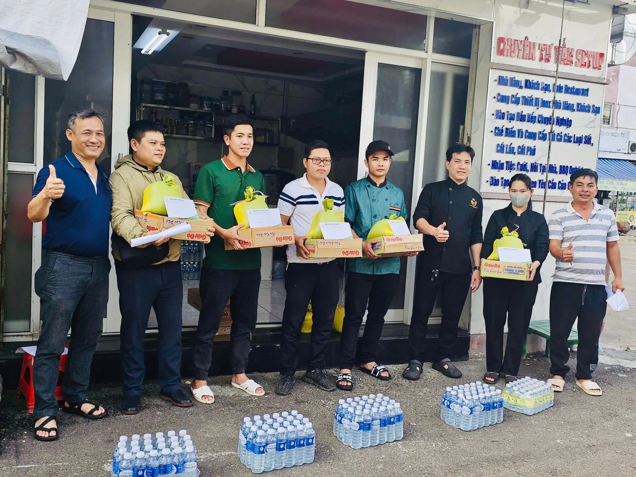 Trao quà cho hội viên bị thiệt hại do bão lũ